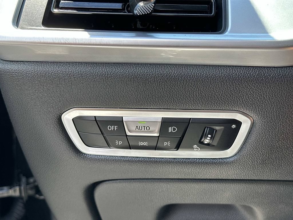 Used 2023 BMW X7 xDrive40i w/ Climate Comfort Package AWD/4WD image 16