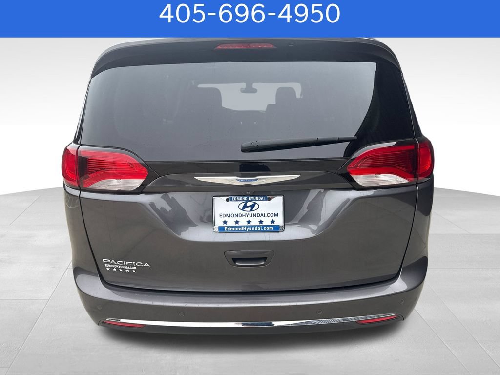 Used 2018 Chrysler Pacifica Touring-L FWD image 4