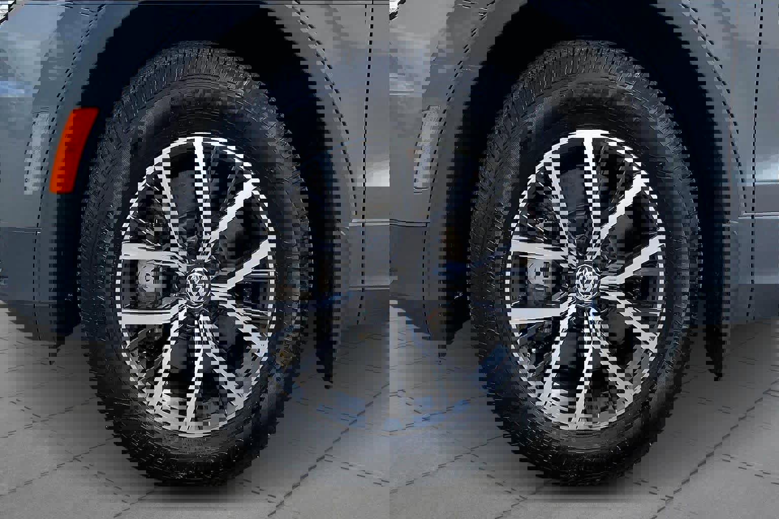 Used 2020 Volkswagen Tiguan SE image 11