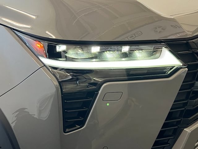 Used 2025 Lexus GX 550 w/ Accessory Package (32) AWD/4WD image 18