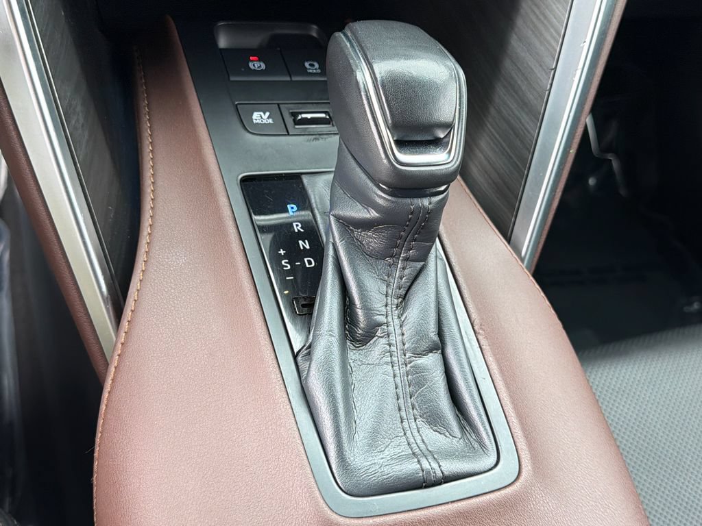 Used 2024 Toyota Venza Limited AWD/4WD image 27