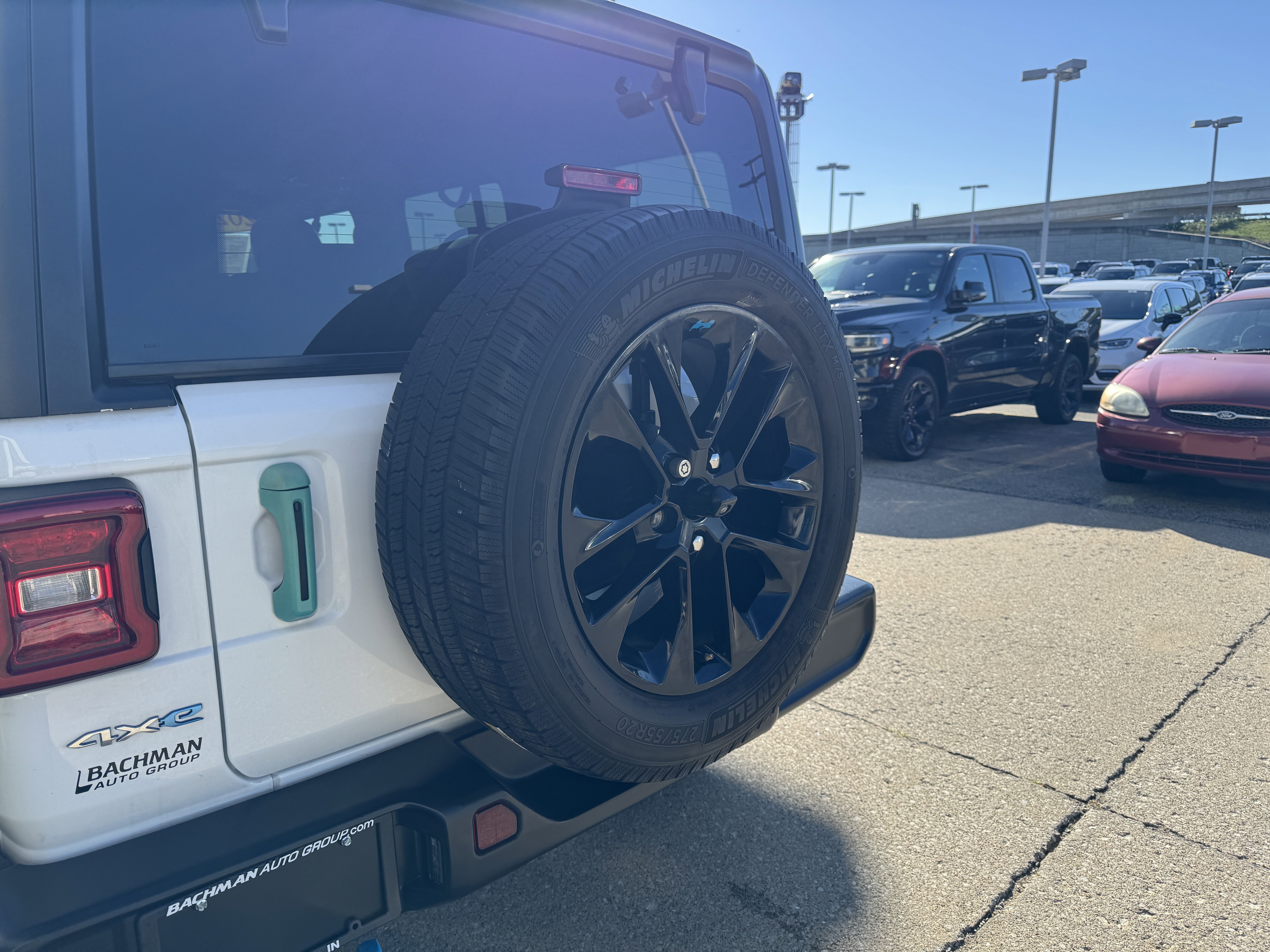 Used 2022 Jeep Wrangler Unlimited Sahara w/ Cold Weather Group image 8