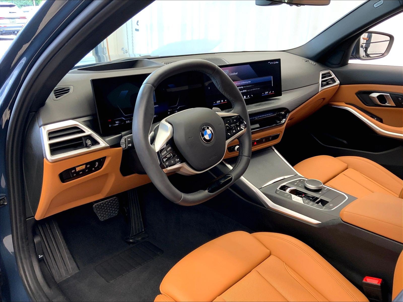 Used 2025 BMW 330i xDrive Sedan w/ M Sport Package AWD/4WD image 4