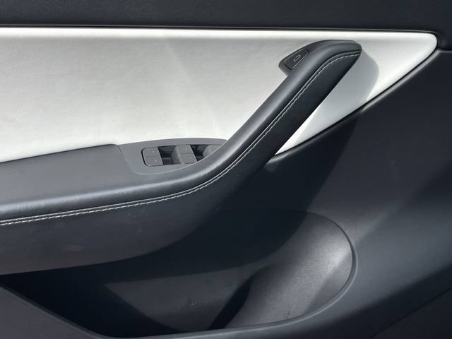 Used 2021 Tesla Model Y Long Range AWD/4WD image 20