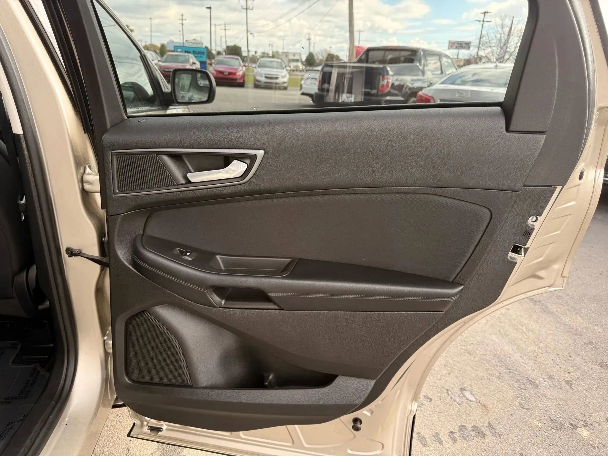 Used 2017 Ford Edge SE AWD/4WD image 23