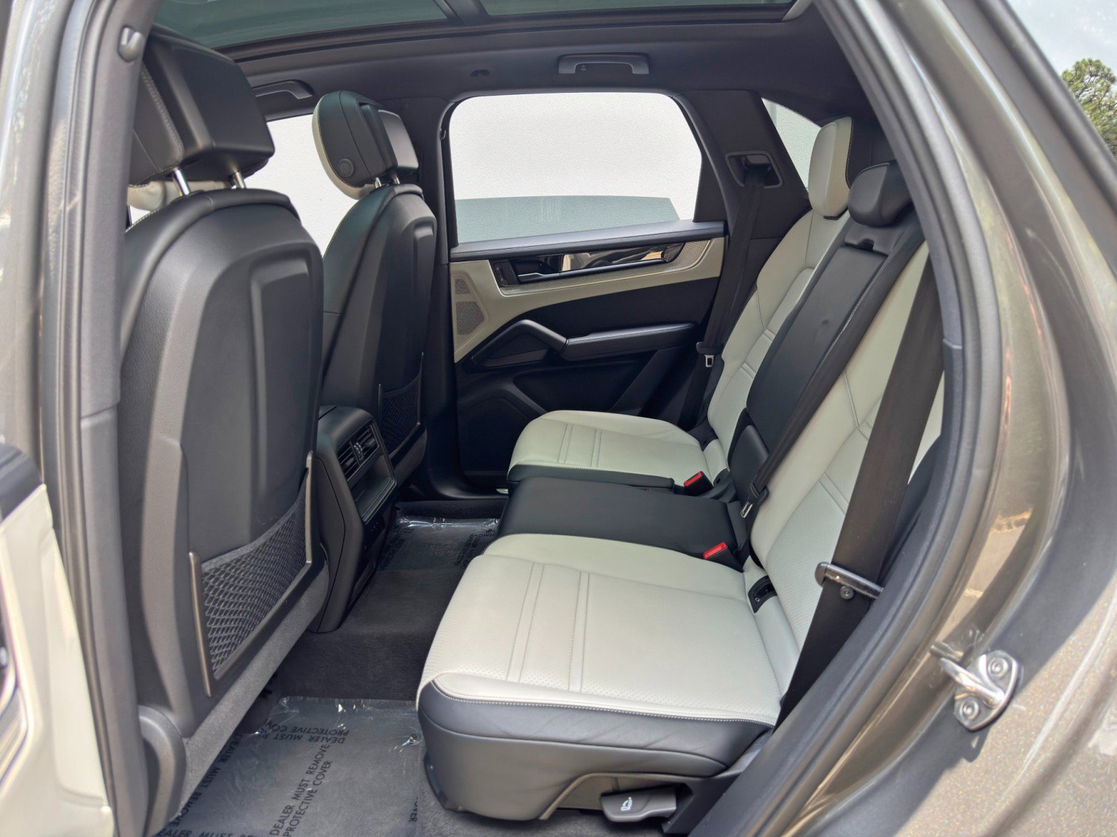 Used 2025 Porsche Cayenne AWD/4WD image 42