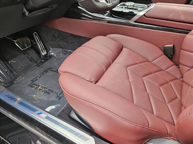 New 2026 BMW 750e xDrive image 4