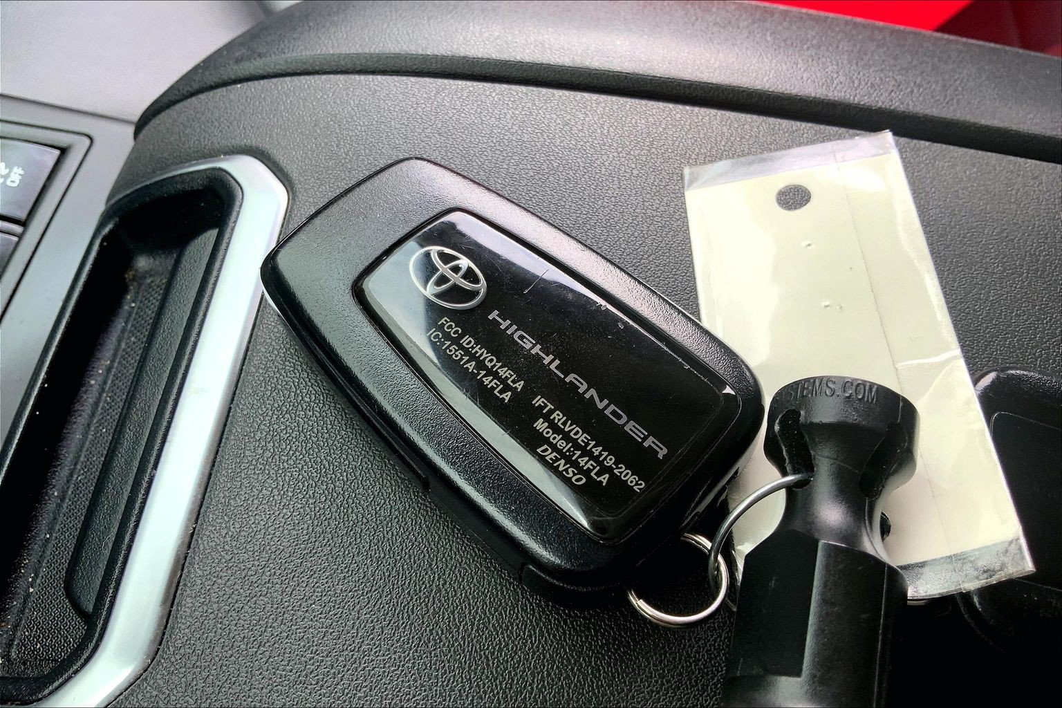 Used 2023 Toyota Highlander XLE AWD/4WD image 14