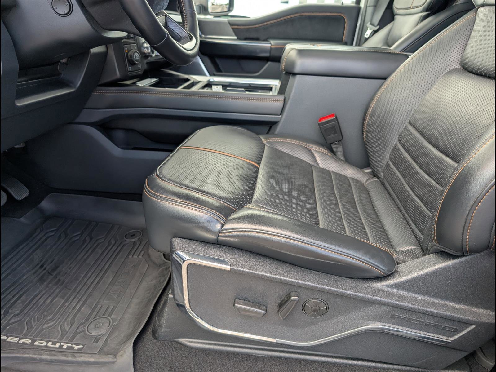 Used 2024 Ford F350 Platinum w/ Tremor Off-Road Package image 11