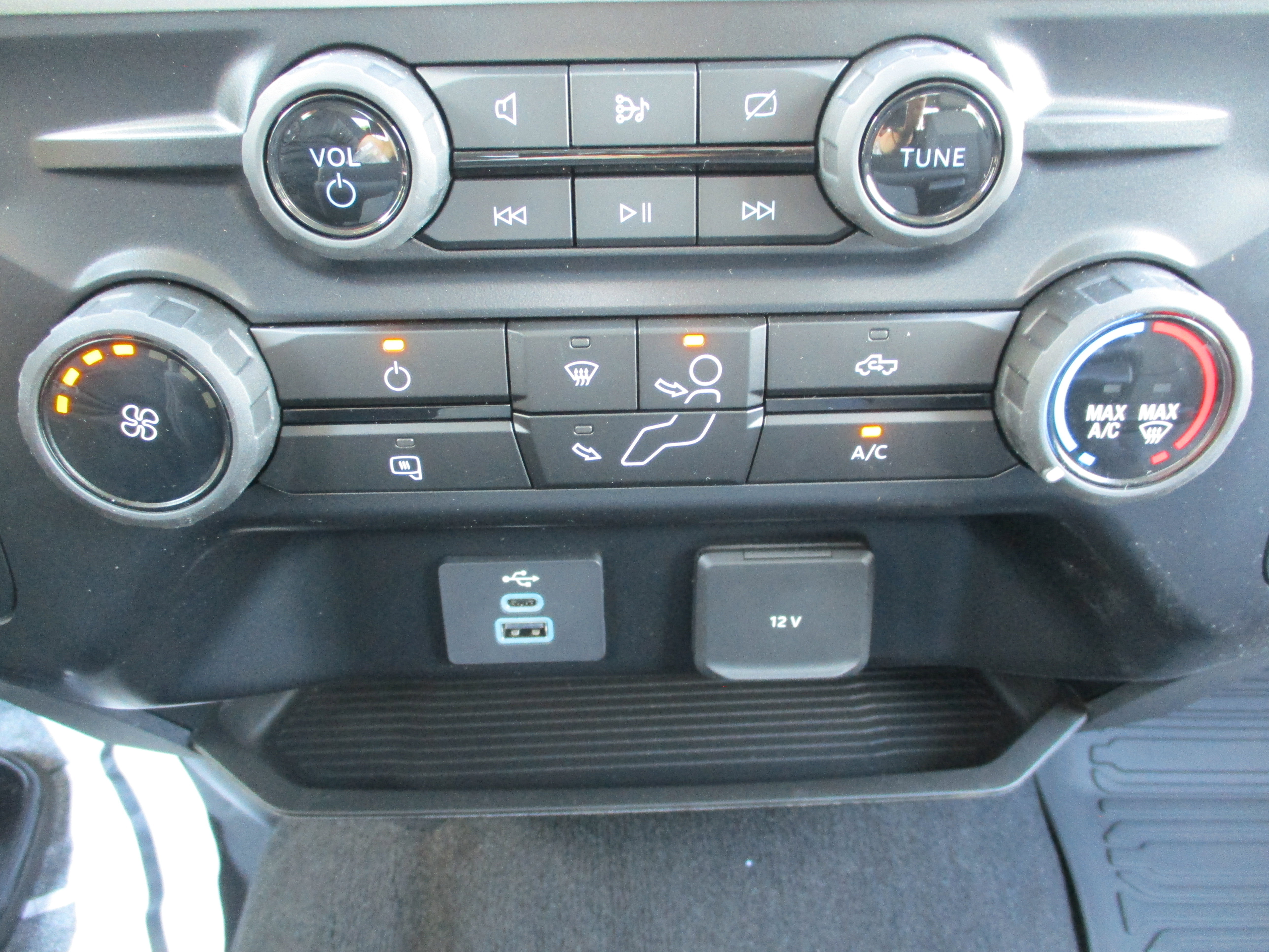 New 2024 Ford F250 XLT w/ FX4 Off-Road Package image 14