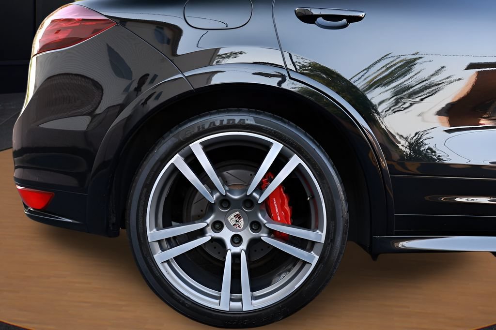 Used 2013 Porsche Cayenne GTS AWD/4WD image 12