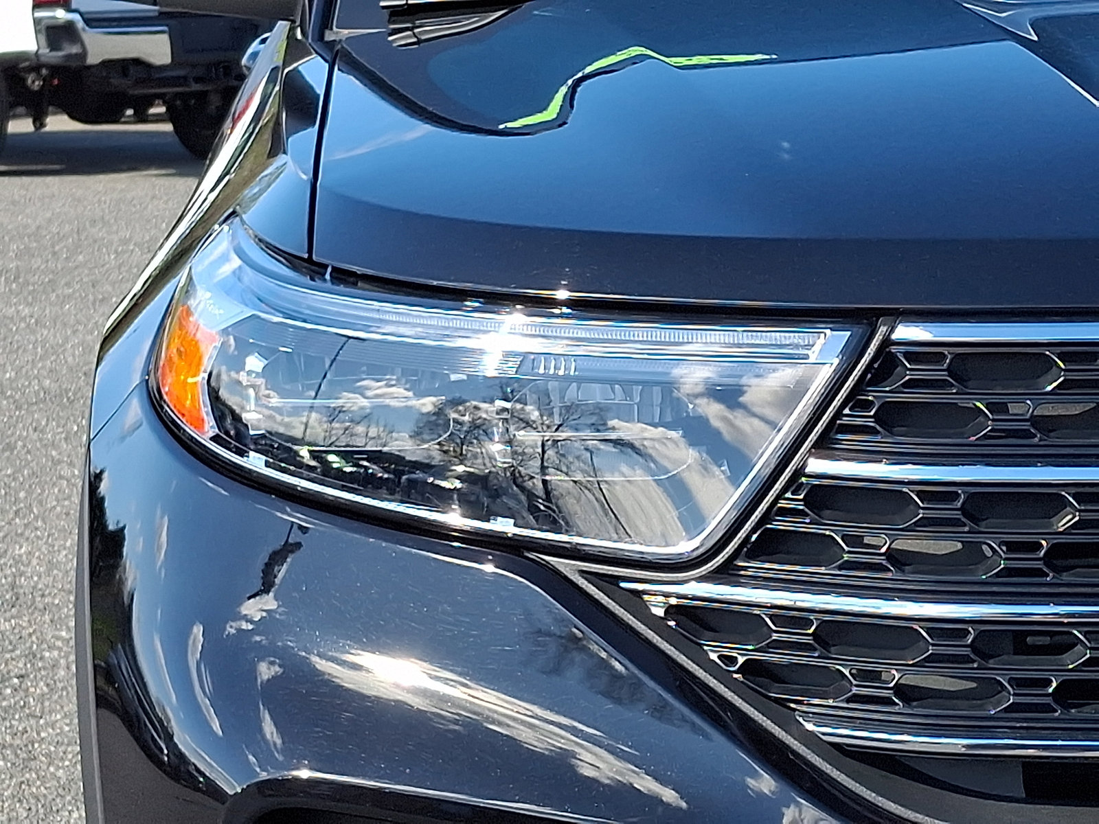 Used 2023 Ford Explorer XLT AWD/4WD image 9