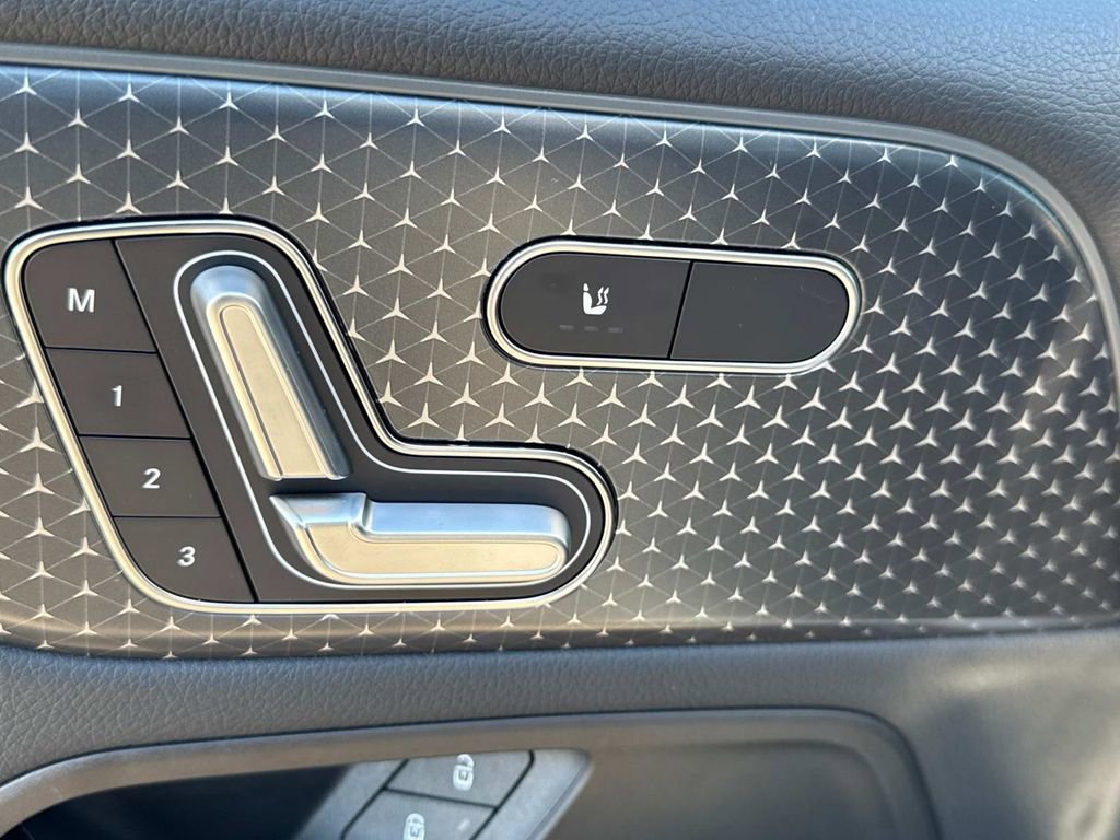 Certified 2025 Mercedes-Benz EQB 300 4MATIC image 28