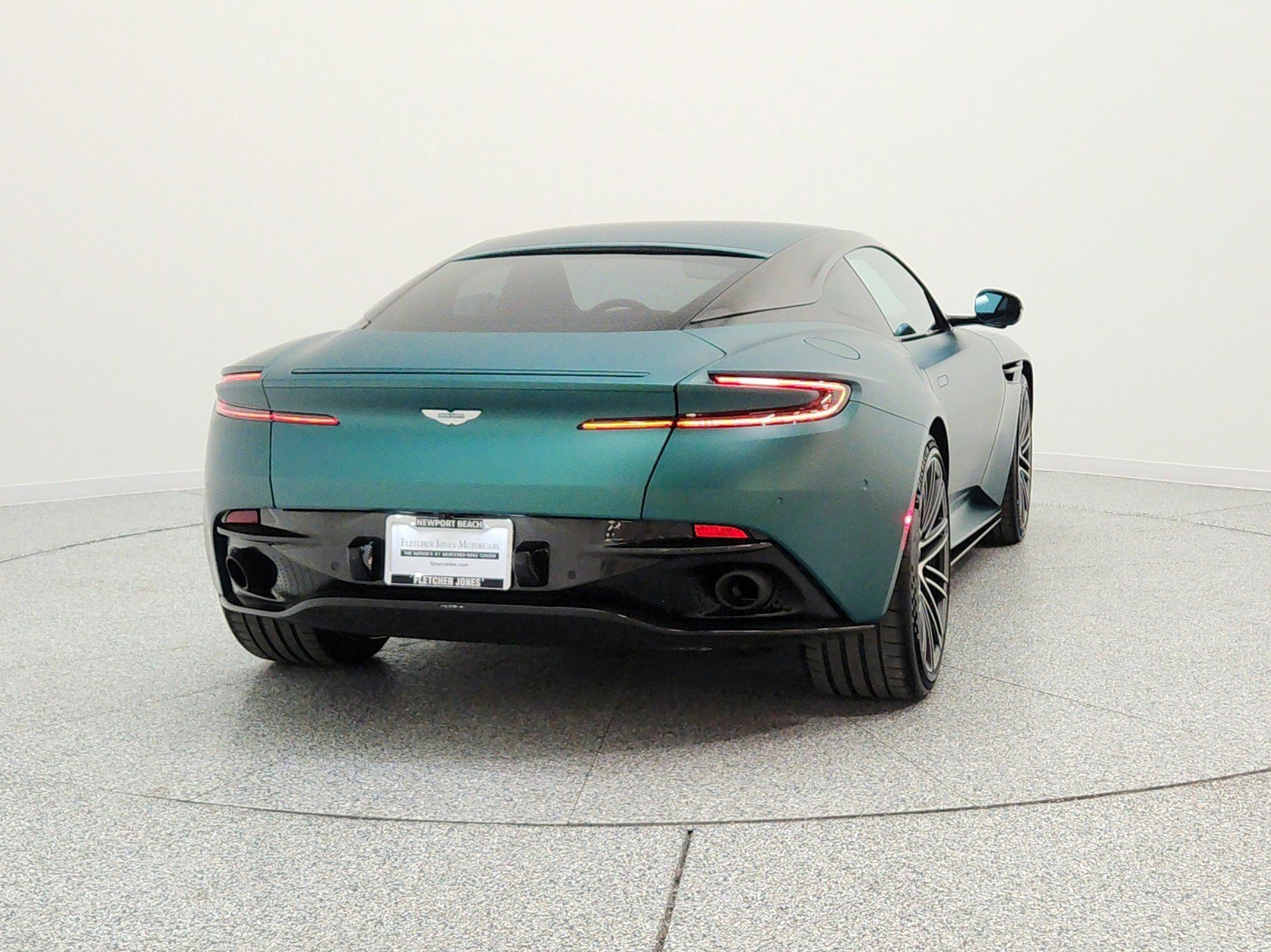 Used 2024 Aston Martin DB12 Coupe RWD image 6