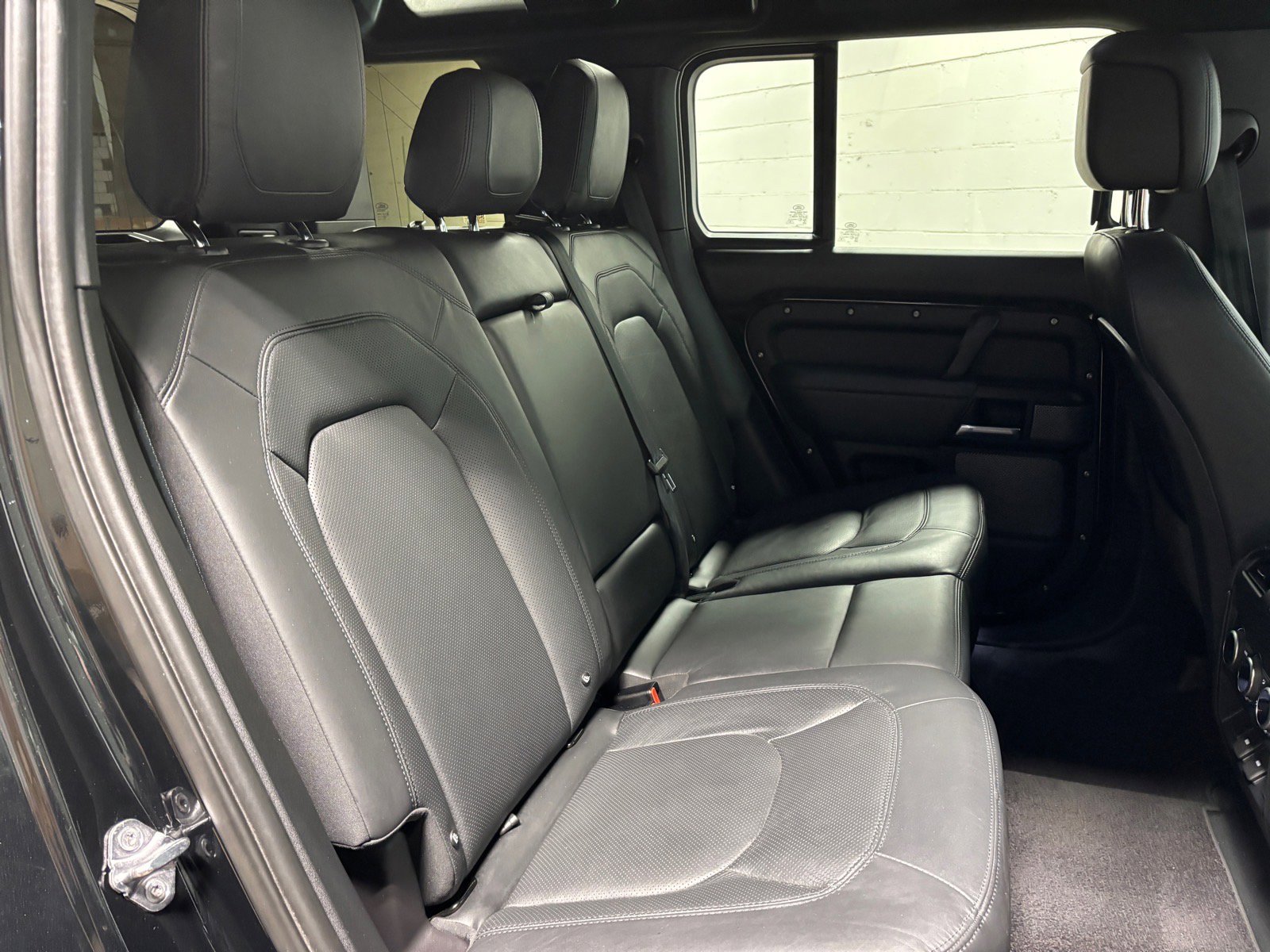 Used 2023 Land Rover Defender 110 V8 AWD/4WD image 39