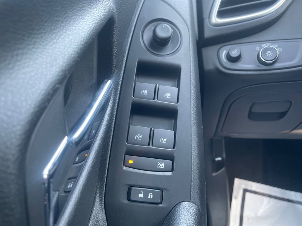 Used 2022 Chevrolet Trax LT w/ LT Convenience Package image 30