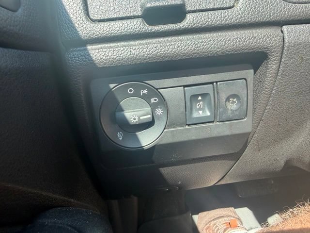Used 2011 Ford Fusion SE FWD image 10