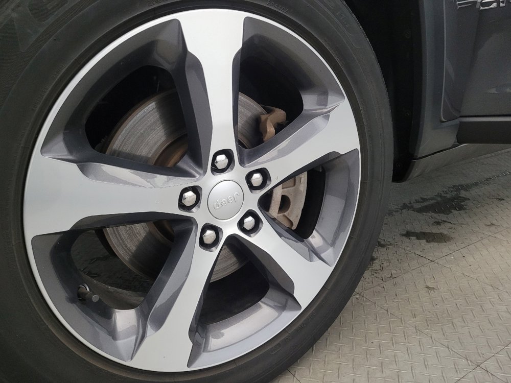 Used 2023 Jeep Grand Cherokee L Limited image 31