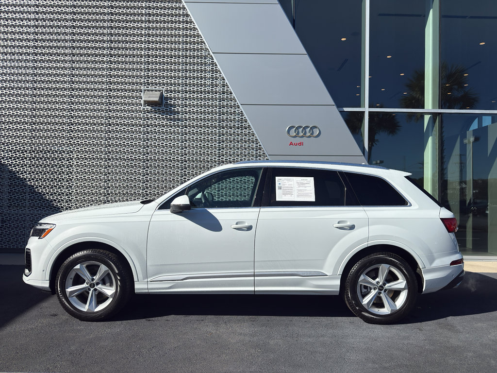 Used 2025 Audi Q7 Premium w/ Convenience Package image 3