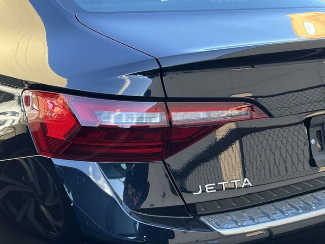 Certified 2023 Volkswagen Jetta SE w/ Panoramic Sunroof Package image 11