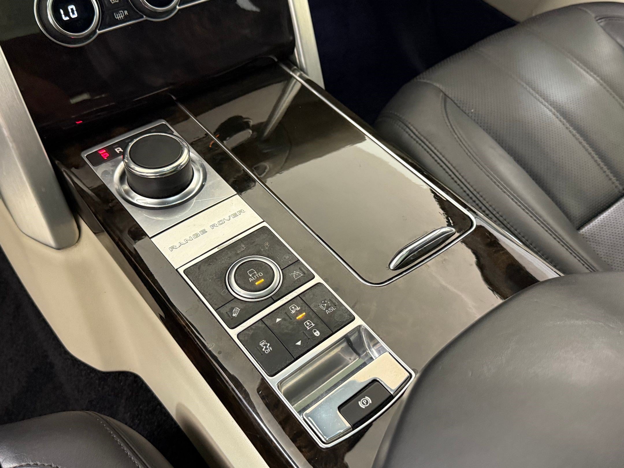 Used 2013 Land Rover Range Rover HSE AWD/4WD image 17