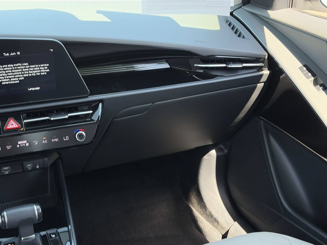 Certified 2024 Kia Niro EX FWD image 15