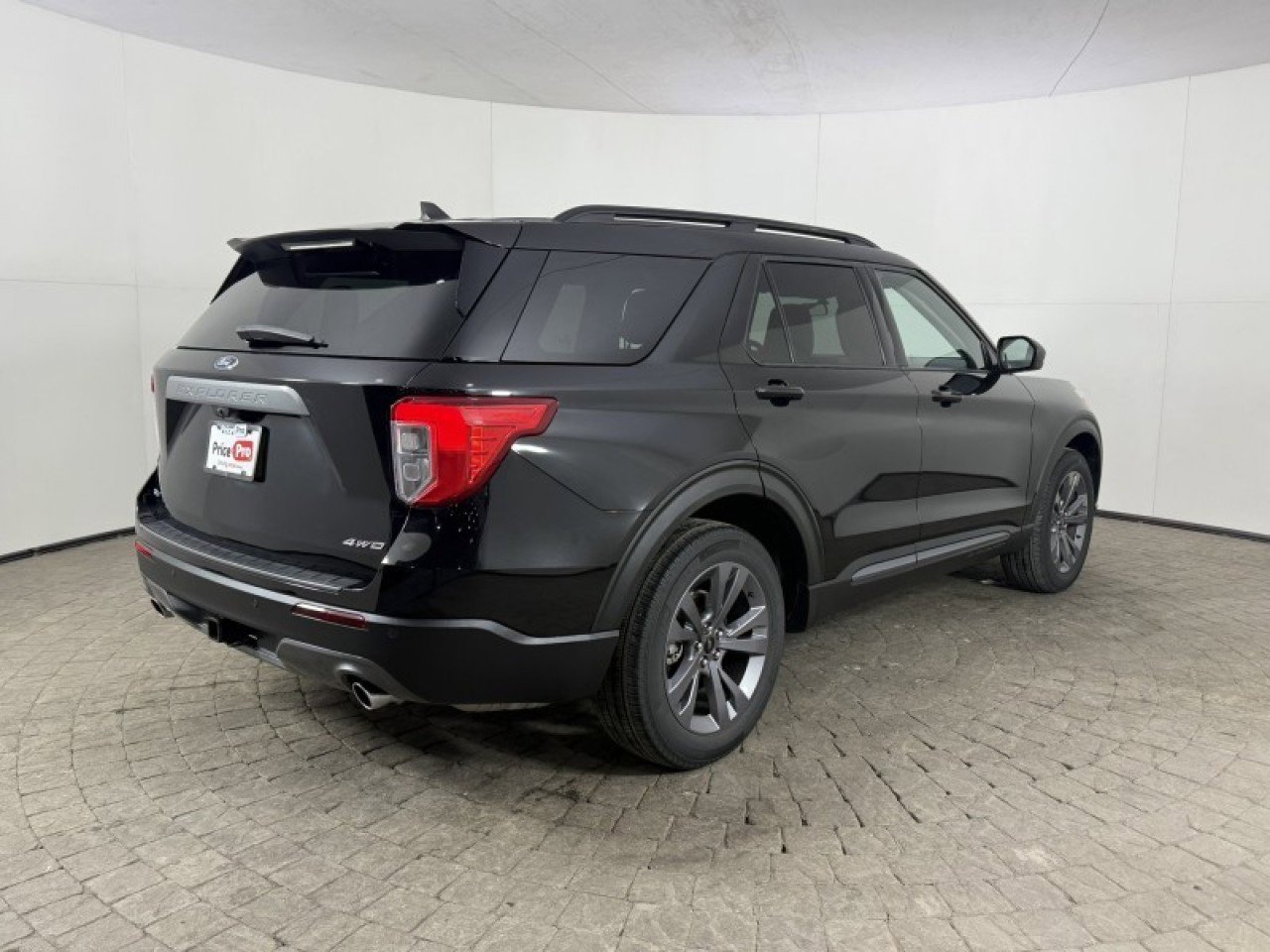 Certified 2021 Ford Explorer XLT w/ Equipment Group 202A image 7