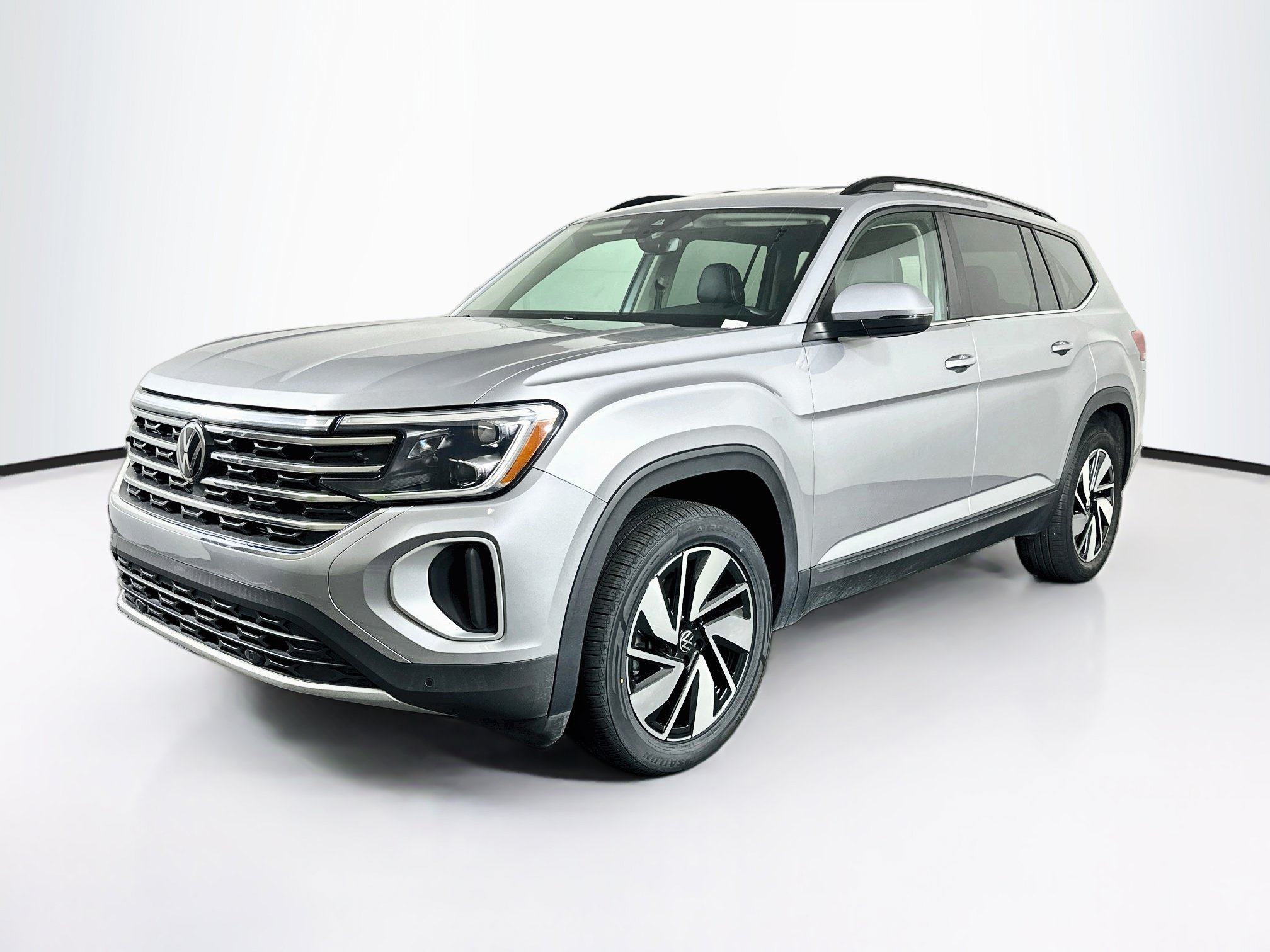 Used 2025 Volkswagen Atlas SE FWD image 3
