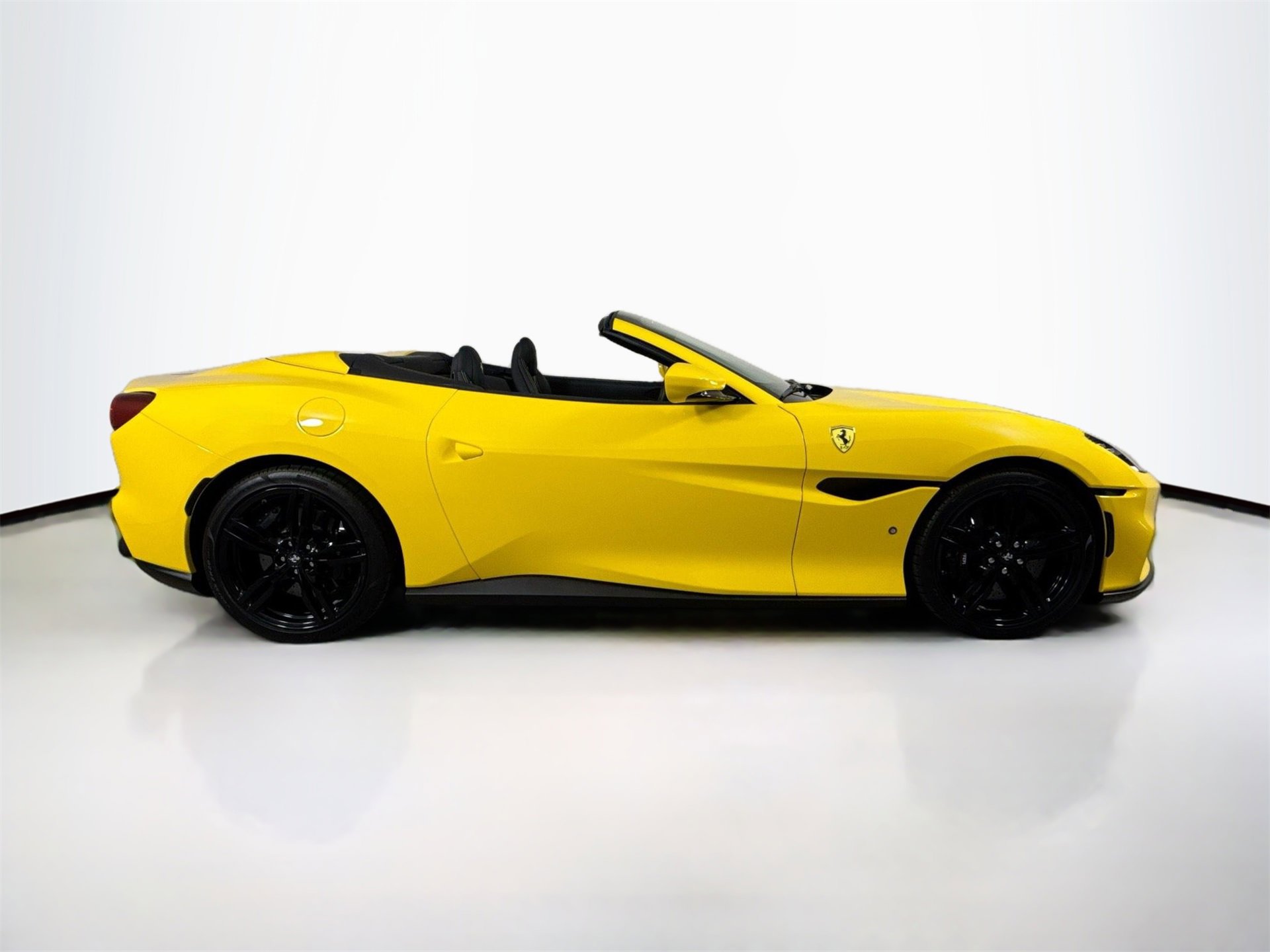 Certified 2022 Ferrari Portofino M image 8