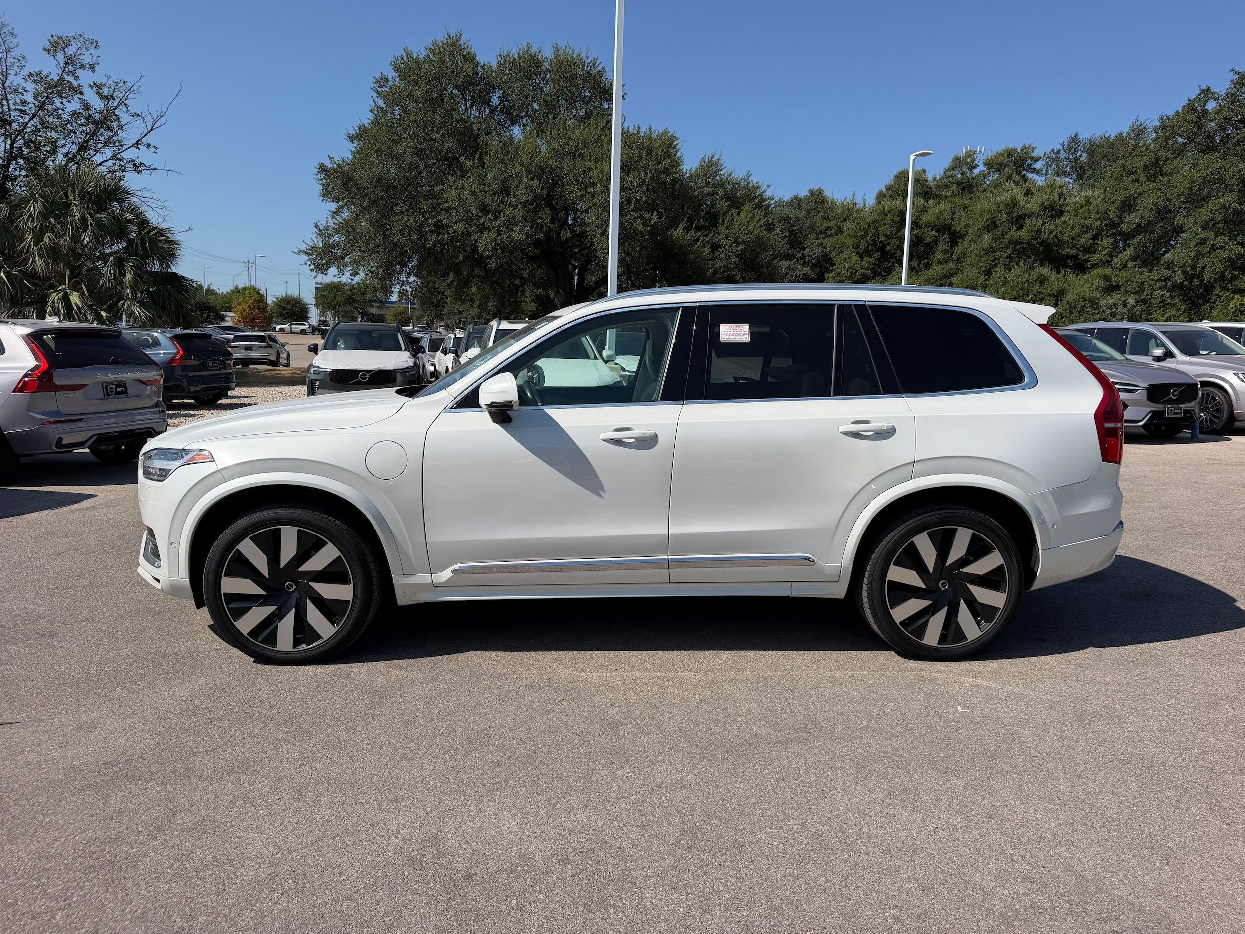 Certified 2024 Volvo XC90 T8 Ultimate w/ Protection Package Premier AWD/4WD image 3