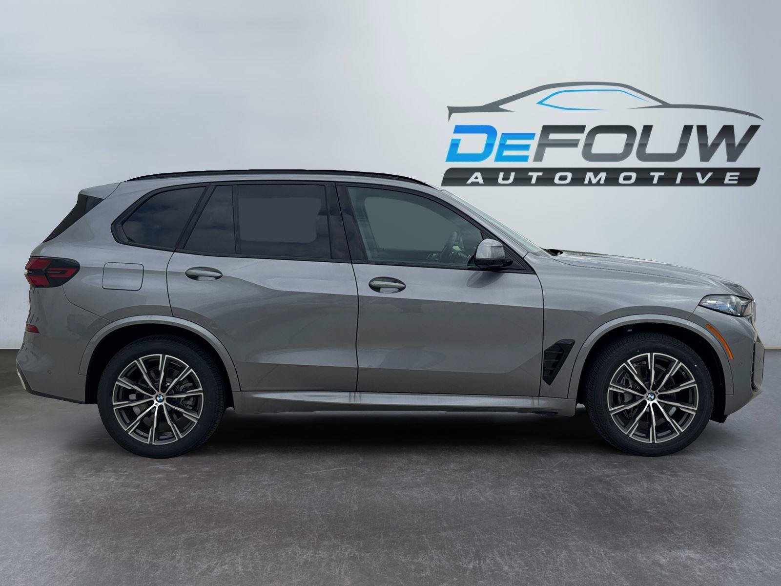 Used 2026 BMW X5 xDrive40i w/ M Sport Package AWD/4WD image 2