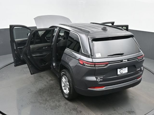 Used 2024 Jeep Grand Cherokee Laredo AWD/4WD image 64