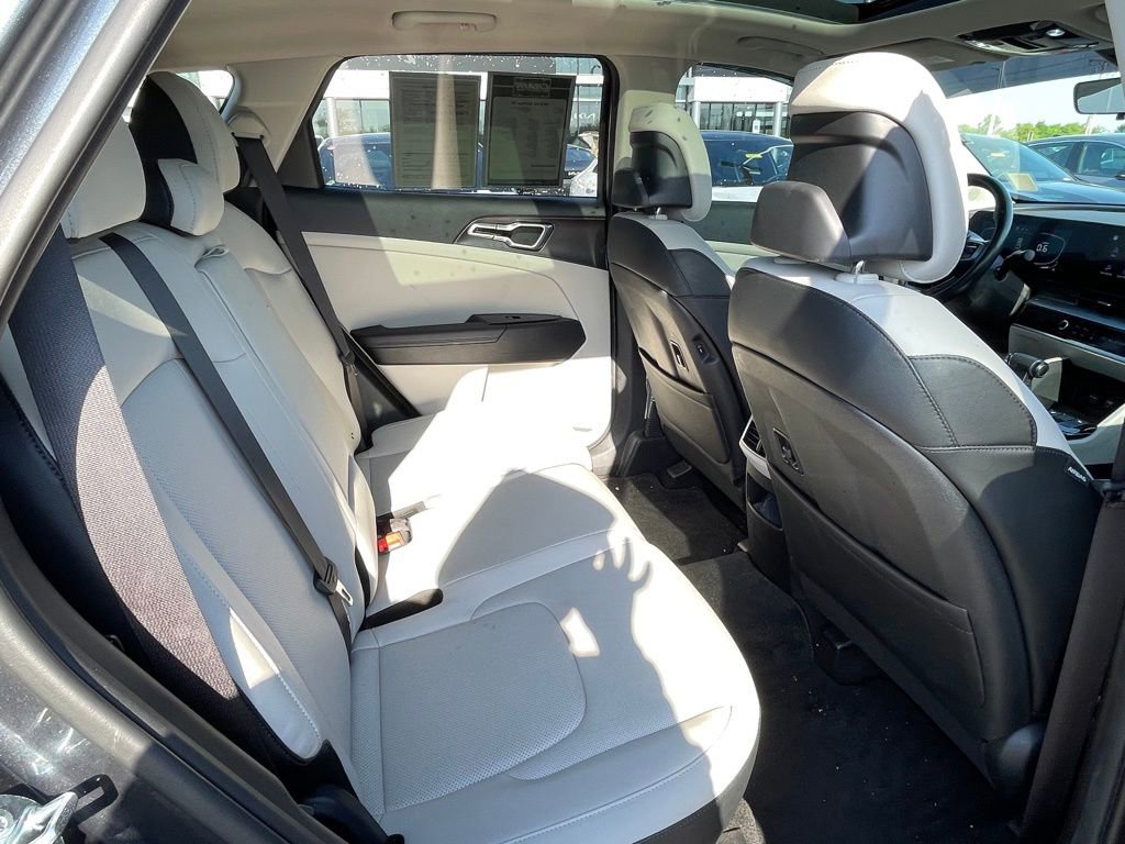 Used 2025 Kia Sportage EX w/ Premium Package image 23