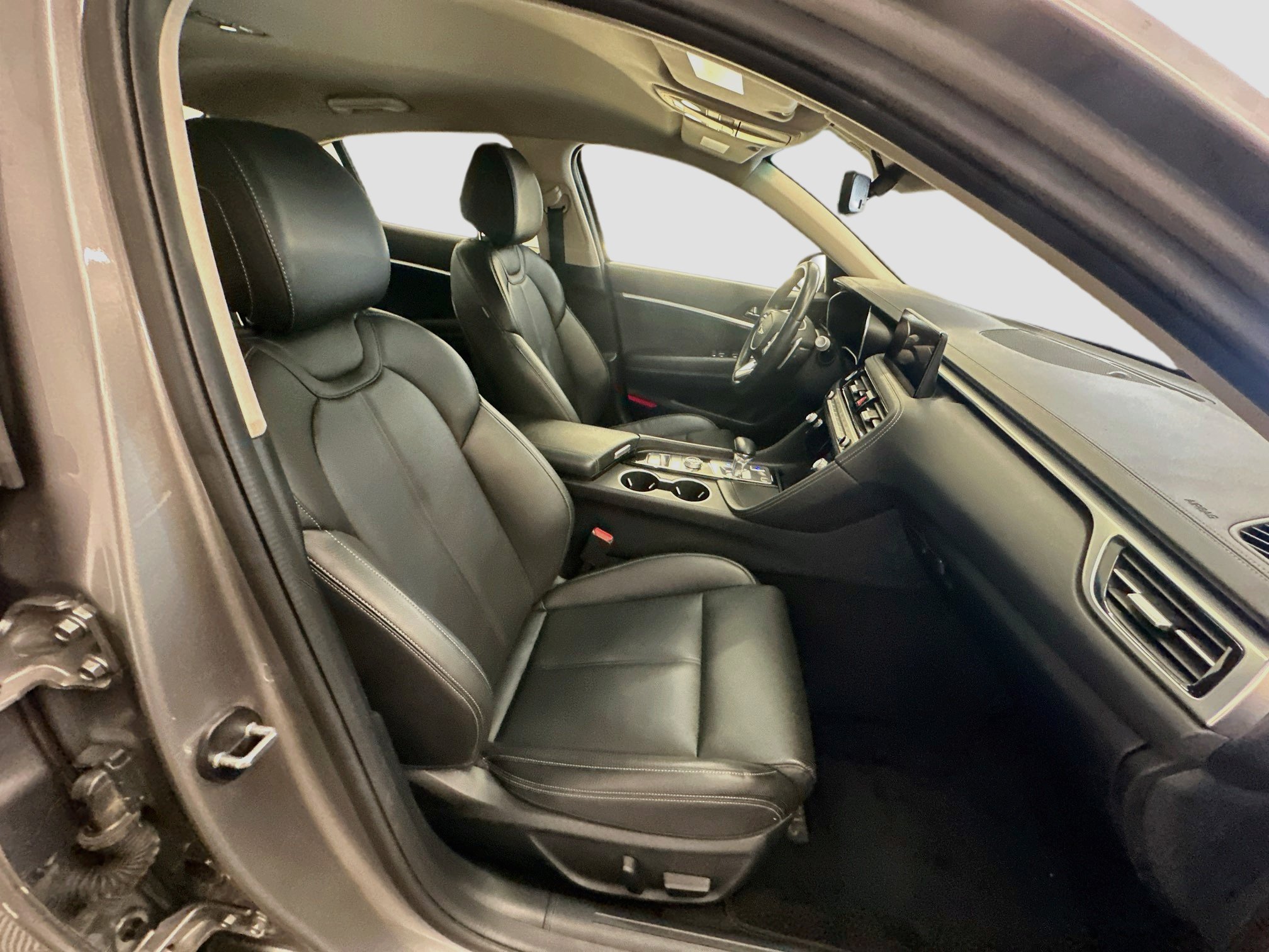 Used 2025 Genesis G70 2.5T AWD/4WD image 32