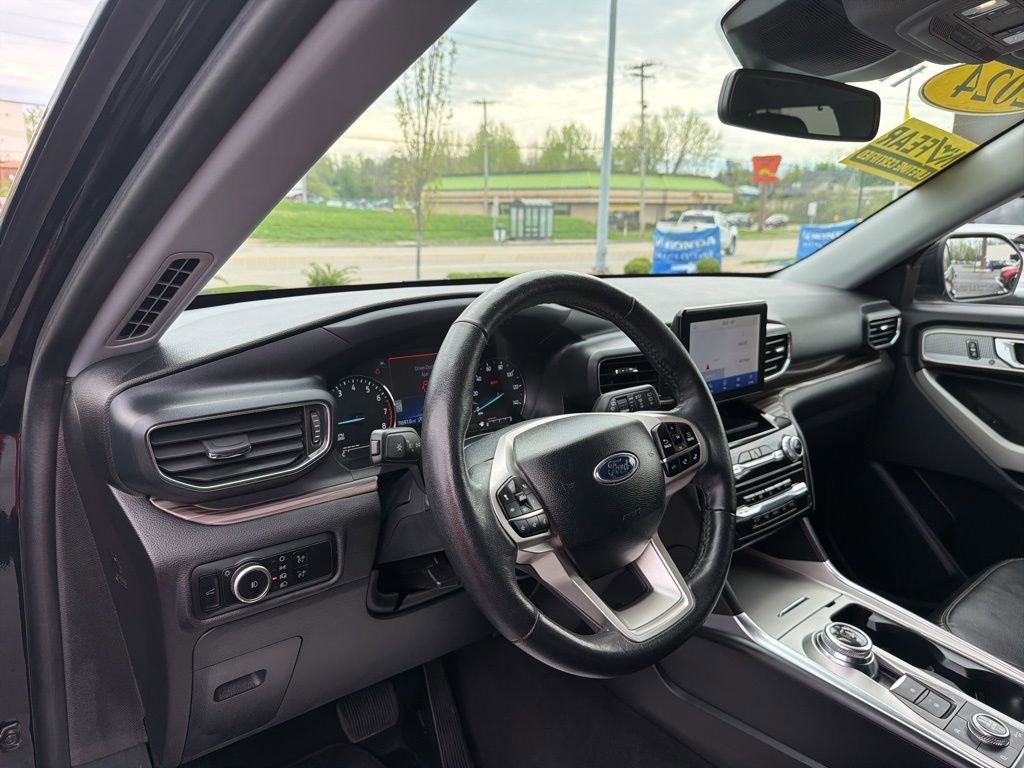 Used 2024 Ford Explorer Limited AWD/4WD image 18