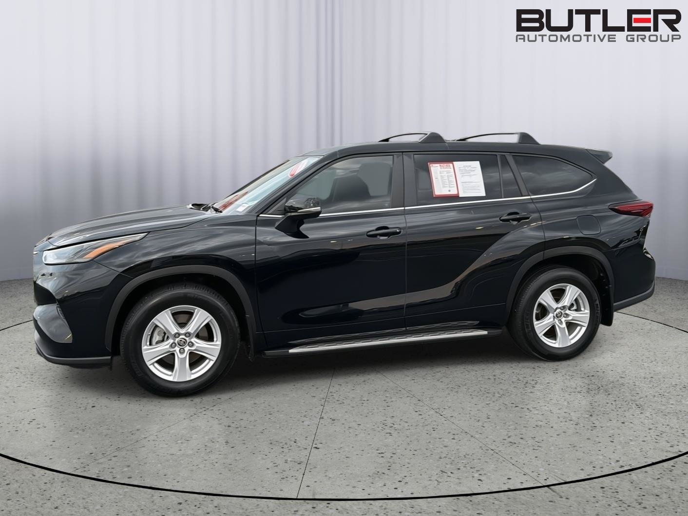Certified 2024 Toyota Highlander LE AWD/4WD image 3
