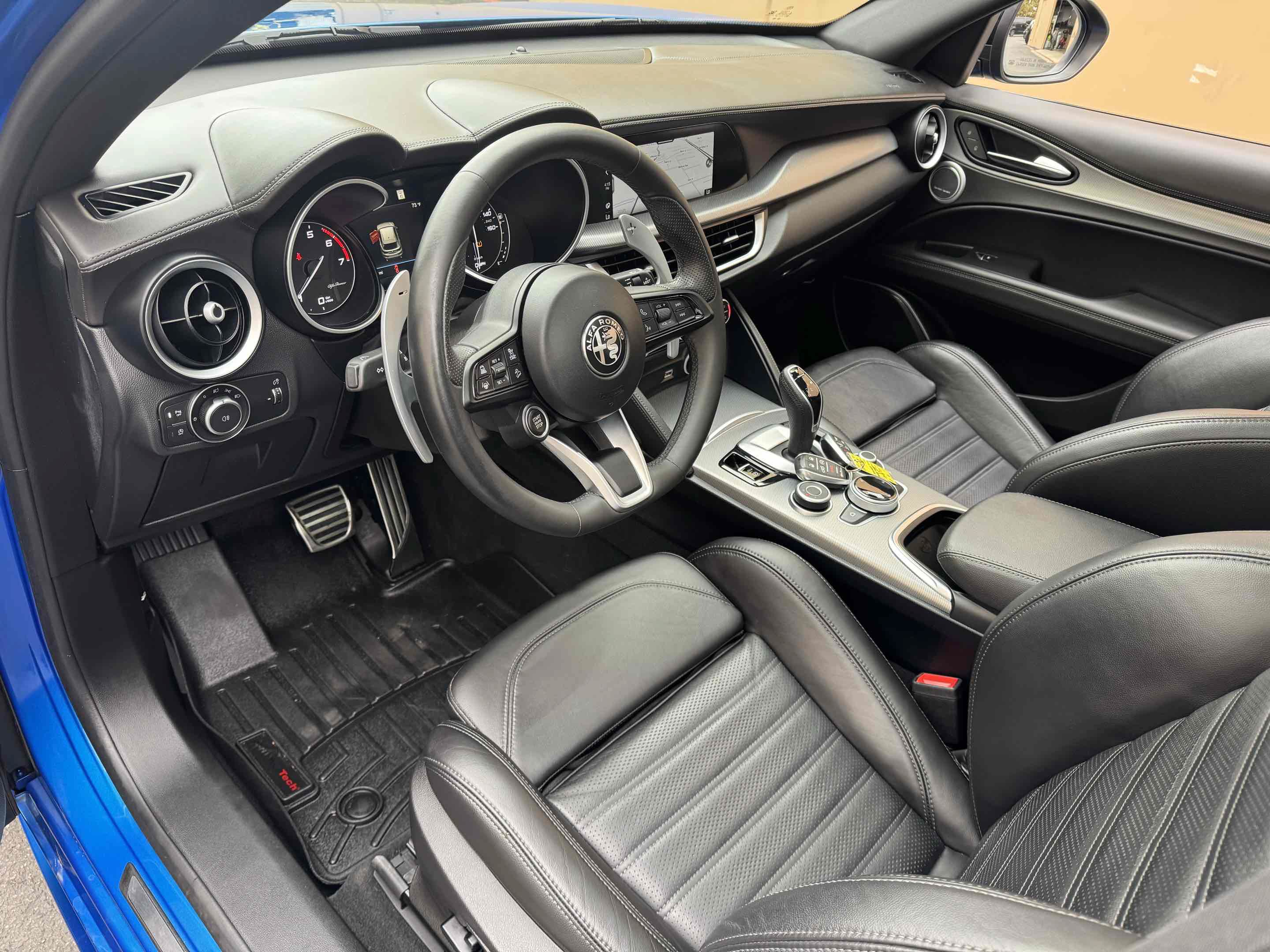 Used 2023 Alfa Romeo Stelvio Veloce AWD/4WD image 3