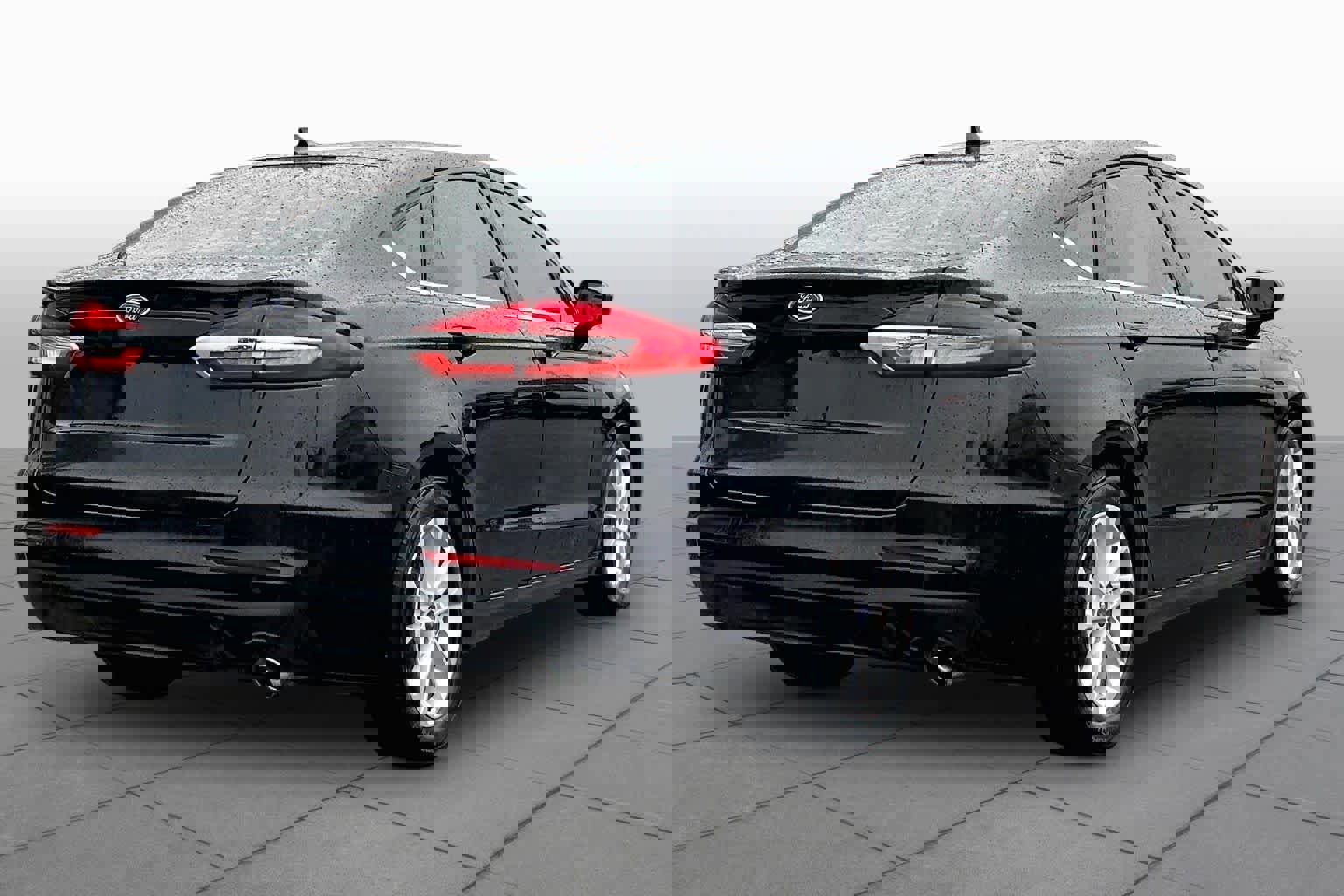 Used 2020 Ford Fusion SE image 12