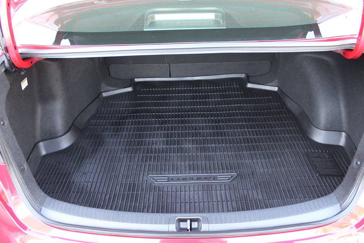Used 2021 Toyota Corolla LE w/ Carpet Mat Package (TMS) FWD image 29