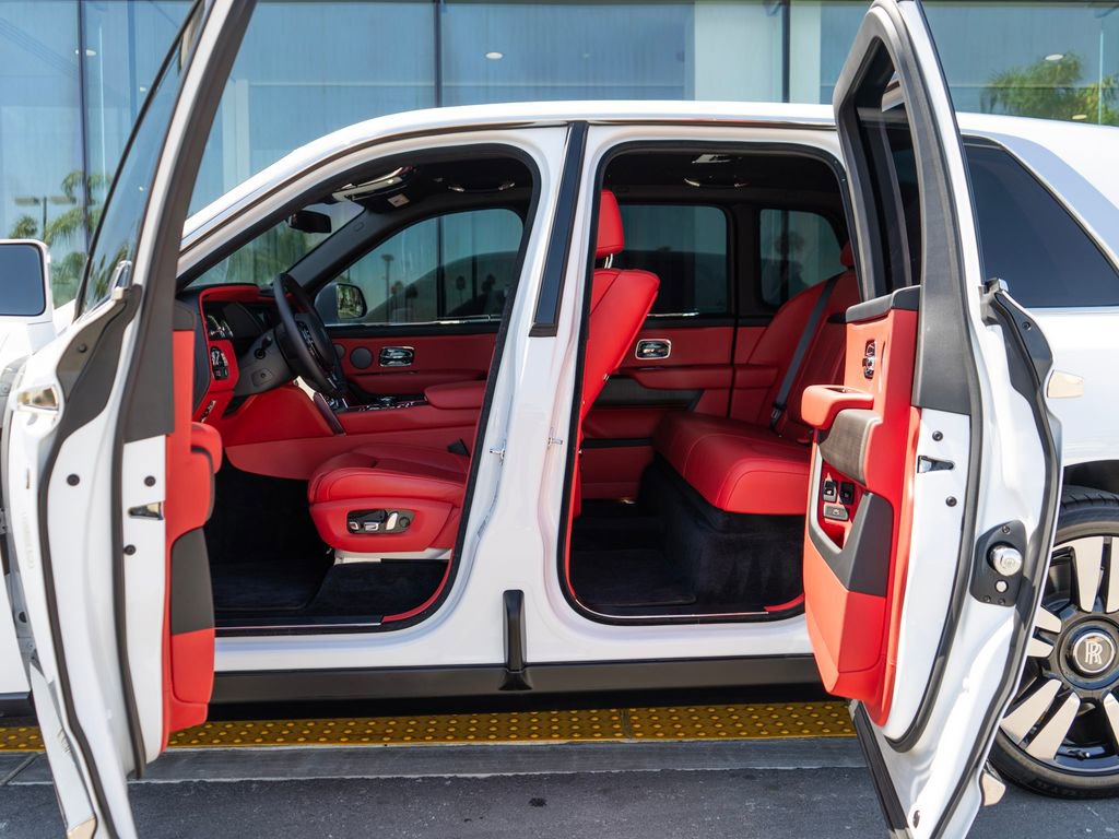 Used 2024 Rolls-Royce Cullinan AWD/4WD image 31