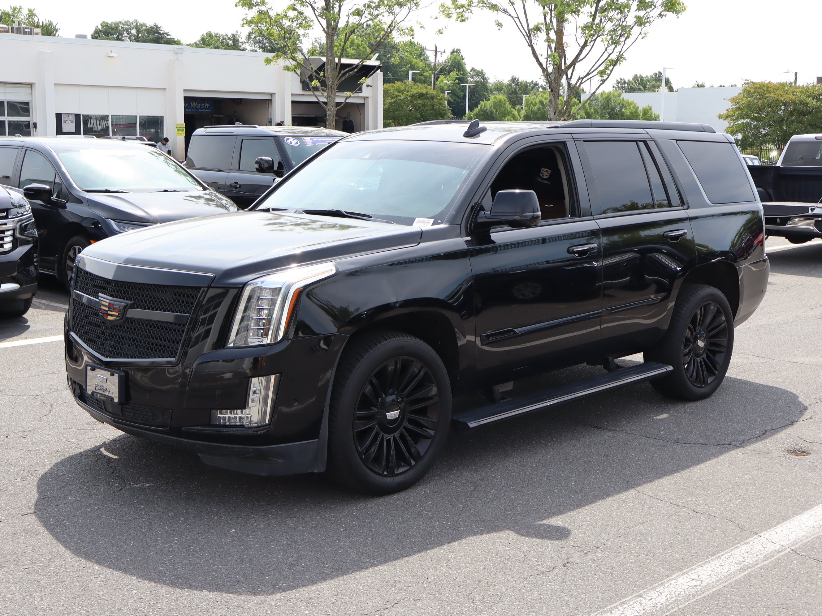 Used 2017 Cadillac Escalade Premium Luxury RWD image 16