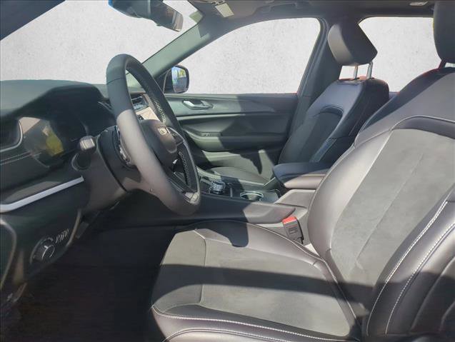 New 2025 Jeep Grand Cherokee Altitude image 3