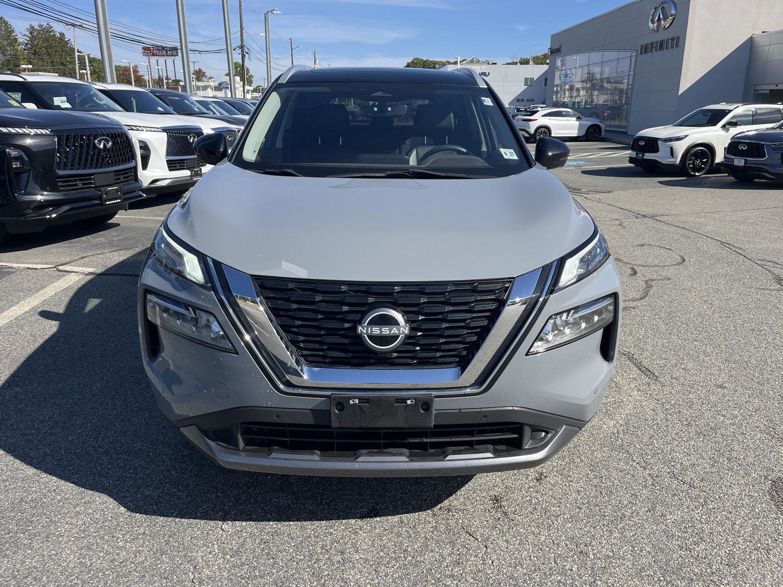 Used 2023 Nissan Rogue SL w/ SL Premium Package image 9