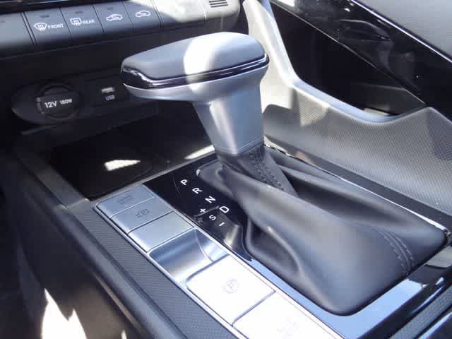 Used 2025 Hyundai Elantra SEL image 24
