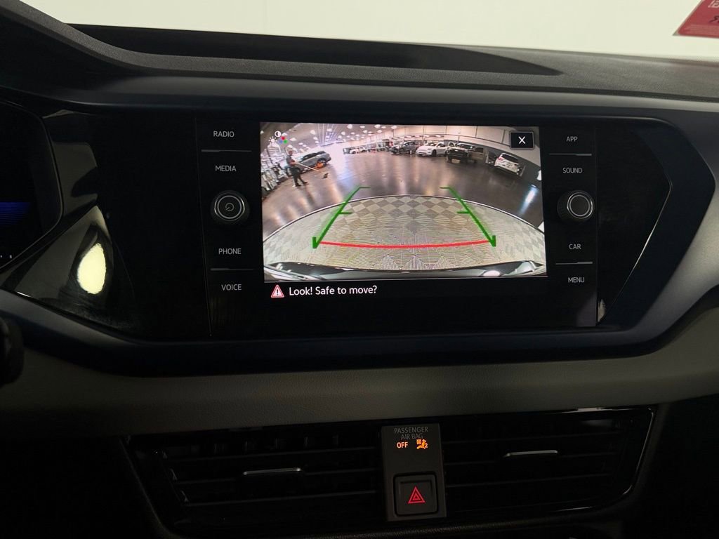 Used 2023 Volkswagen Taos SE w/ Panoramic Sunroof Package image 18