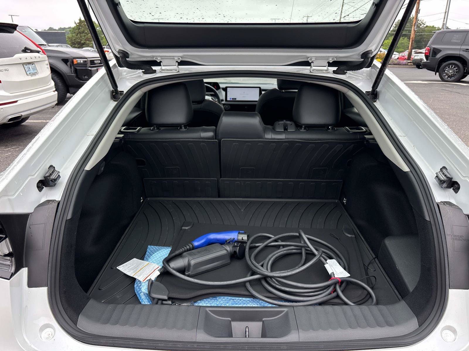 New 2025 Toyota Prius Plug-In Hybrid FWD image 4
