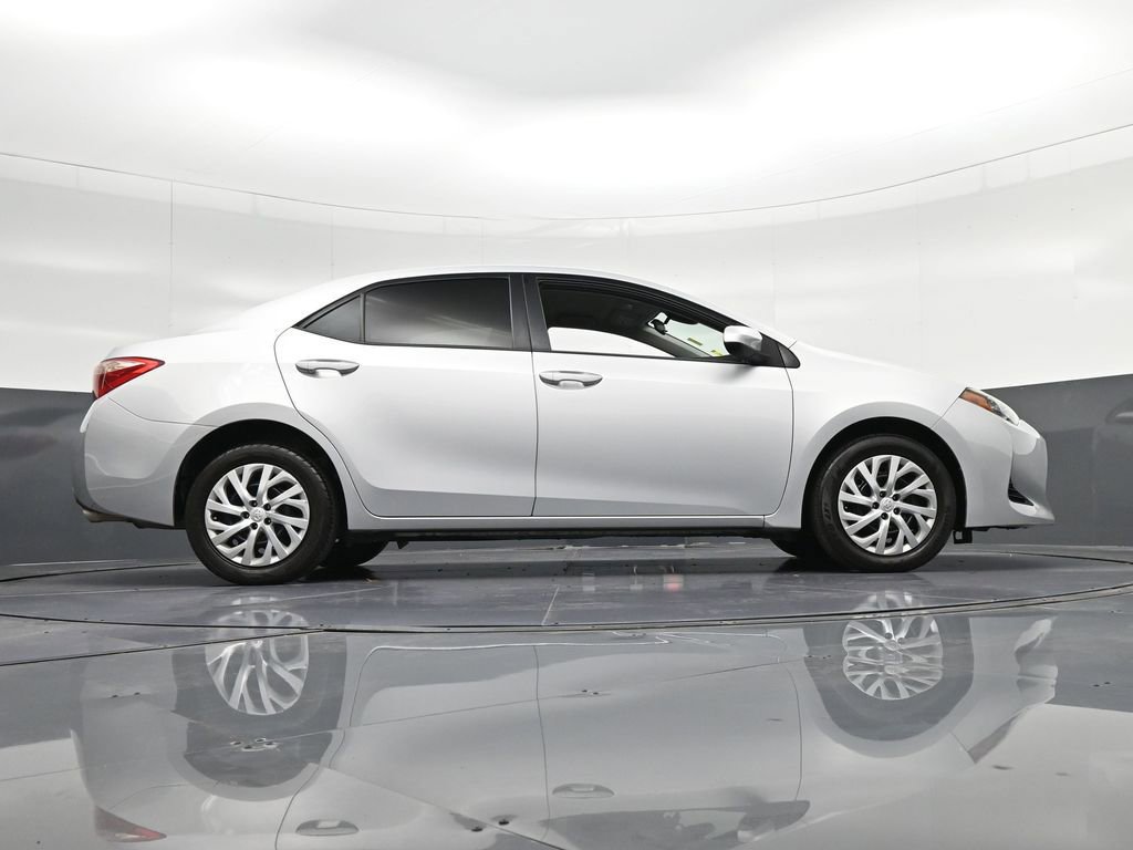 Used 2018 Toyota Corolla LE FWD image 30