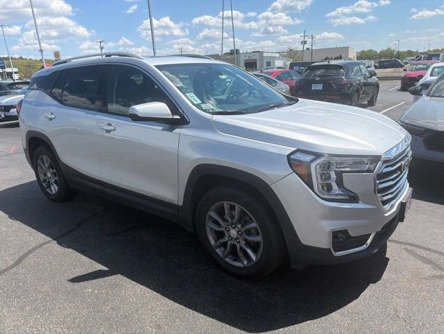 Used 2022 GMC Terrain SLT w/ Infotainment Package II AWD/4WD image 1