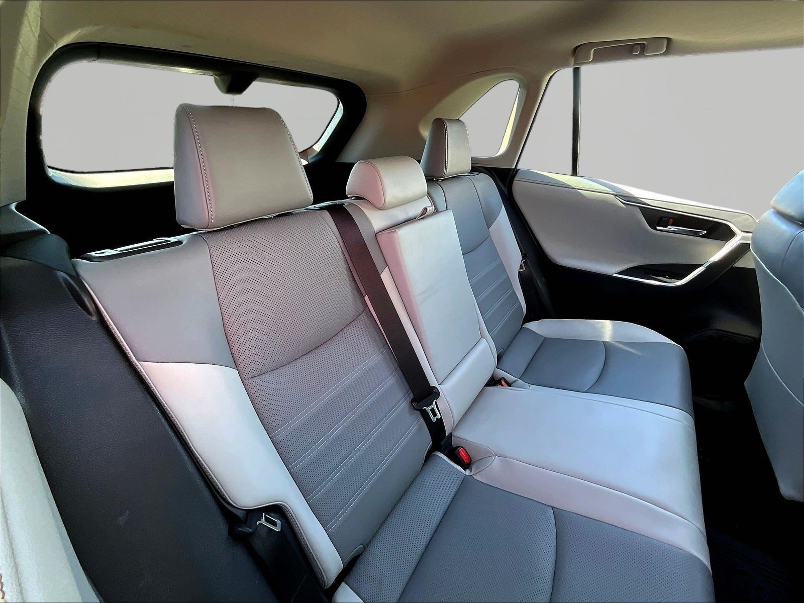 Used 2022 Toyota RAV4 Limited AWD/4WD image 25