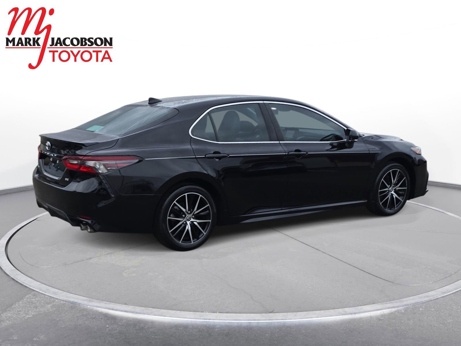 Used 2023 Toyota Camry SE image 9